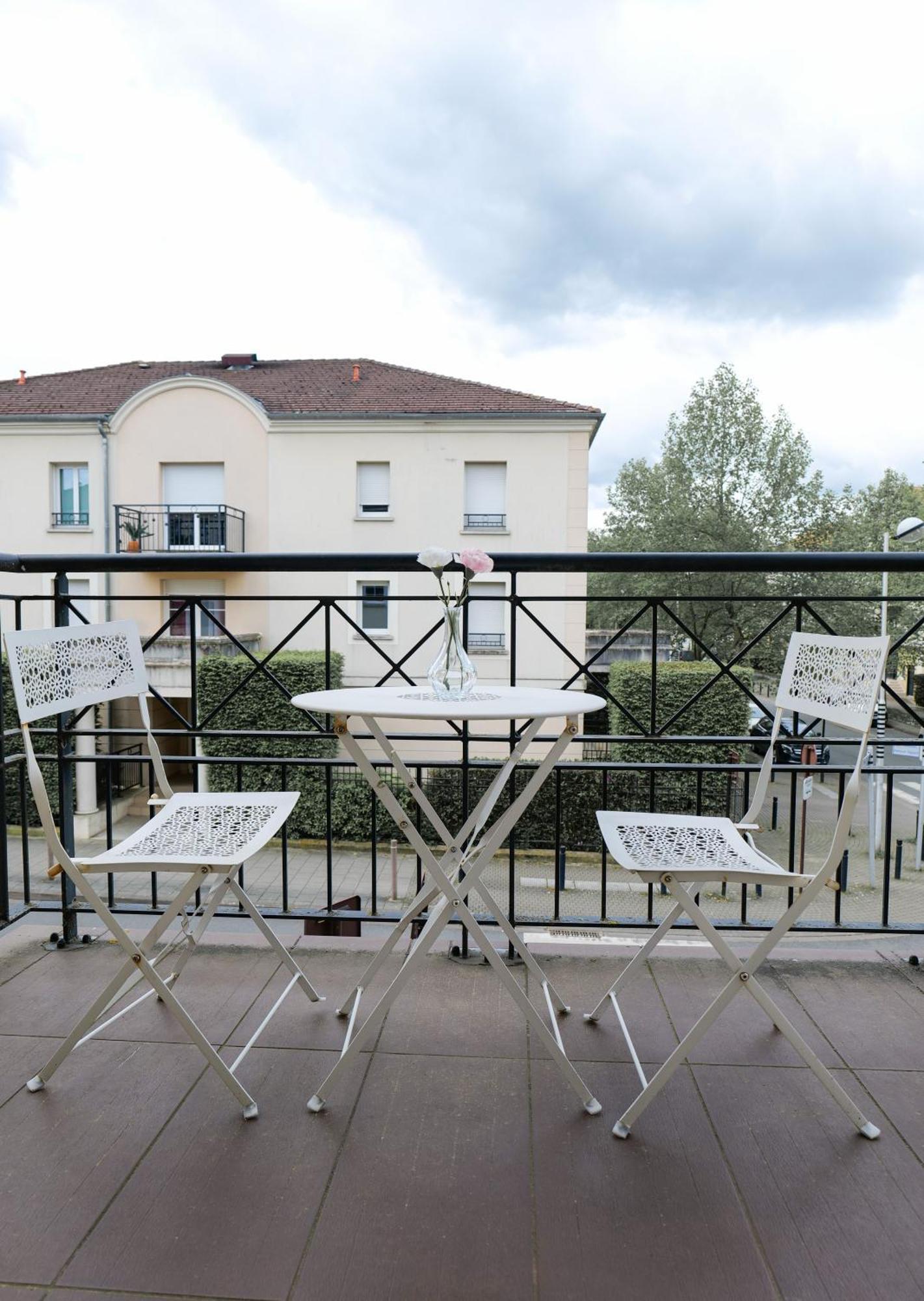 Spacieux Appart - 11 Personnes - Disneyland & Paris Apartment Bussy-Saint-Georges Exterior photo